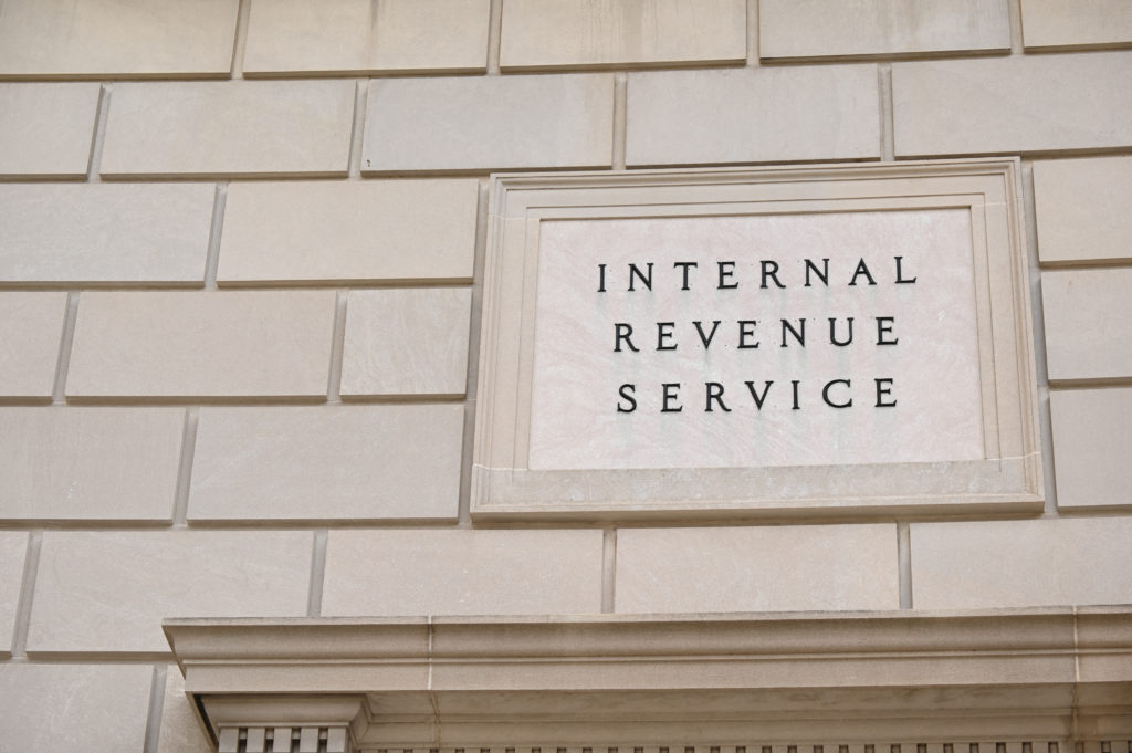 IRS w Stanach Zjednoczonych przypomina podatnikom o konieczności zgłaszania wszelkich dochodów z kryptowalut.