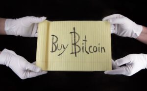 Notatnik z notatką „Kup Bitcoin” sprzedany na aukcji za 1 milion dolarów